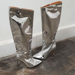 "New In Box" Silver Metallic Leather Stiletto Knee High Womens Boots Size 7
